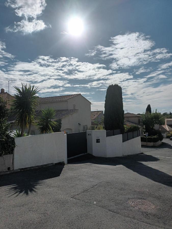 Jolie Villa Lalou Cote D'Azur Trois Chambres Frejus Exterior photo